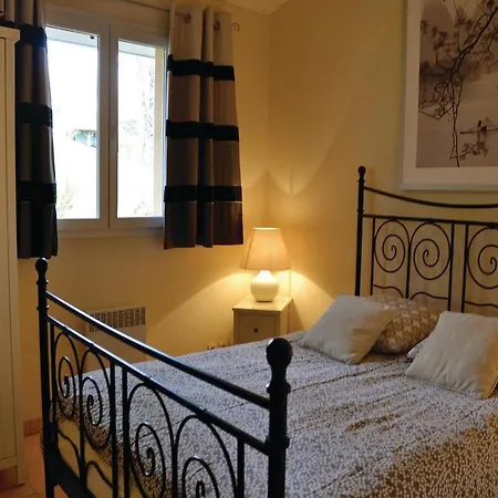 Holiday home Three-bedroom Holiday In Brossac